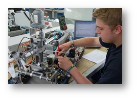 Azubi am Arbeiten